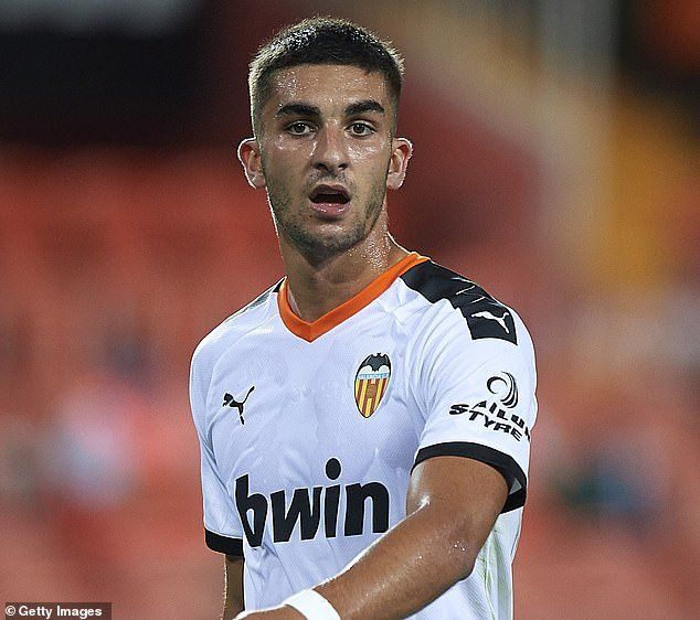 刚刚！广东宏远临场应变备战荷甲孟菲斯灰熊围绕西甲外线爆发，上海久事今夜官宣签约的简单介绍