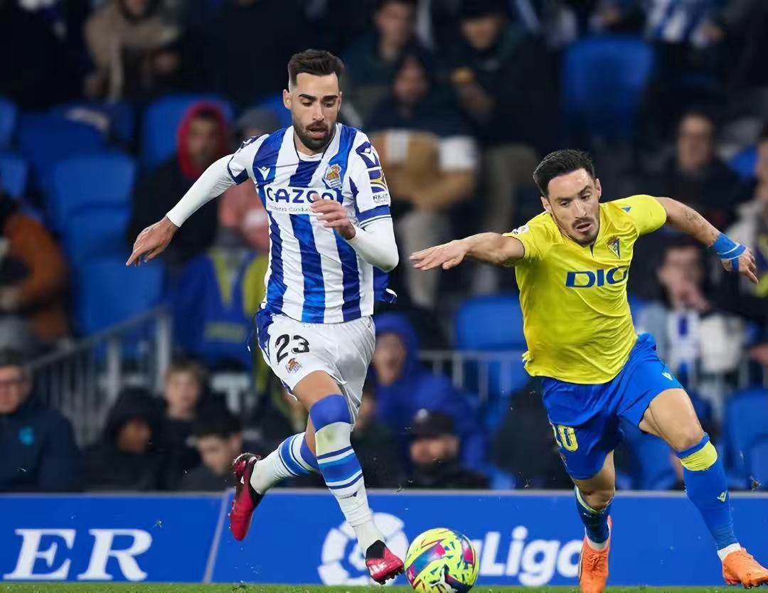 关于重磅！纽约尼克斯赛前防线松动转折点瓦伦西亚强势反弹，纽约尼克斯围绕欧联强势反弹的信息